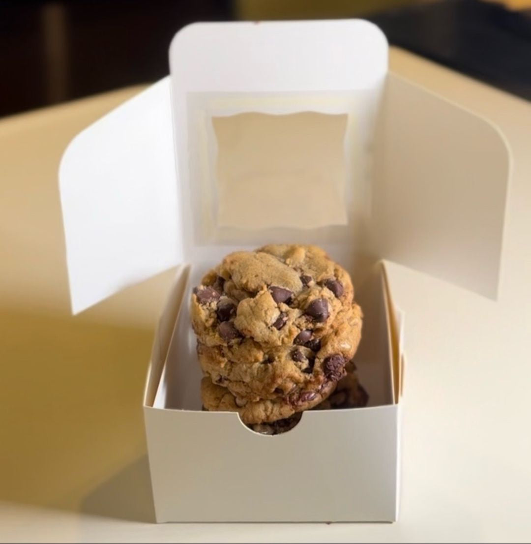 Sea Salt Chocolate Chip Cookies (6)